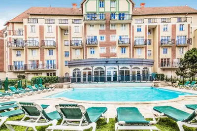 Piscine de l'établissement Résidence Port Guillaume - maeva Home - Appartement 3 pièces 6 personnes - Budget MAE-9231 ou située à proximité