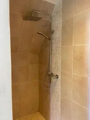 Salle de bains dans l'établissement Chez Marcel