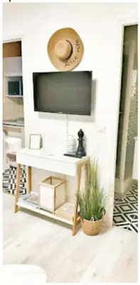 Télévision ou salle de divertissement dans l'établissement Studio au calme Accès Mer & Plage