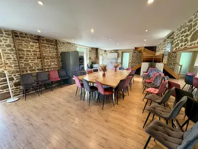 Coin salon dans l'établissement La Clef Decamp Moulin du Gast 35pers jacuzzi sauna billard baby