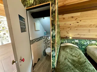 Salle de bains dans l'établissement La Clef Decamp Moulin du Gast 35pers jacuzzi sauna billard baby