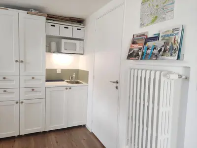 Cuisine ou kitchenette dans l'établissement Suite parentale indépendante en ville - chez l'habitant