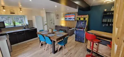 Cuisine ou kitchenette dans l'établissement Logement entier Mont-Saint-Michel