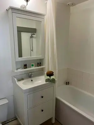 Salle de bains dans l'établissement Élégant Studio en Hypercentre dans le Quartier Historique Animé avec Parking Gratuit