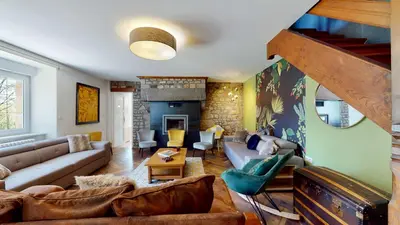 Coin salon dans l'établissement La Clef Decamp Cornillières Maisonnettes 35 pers jacuzzi, jeux