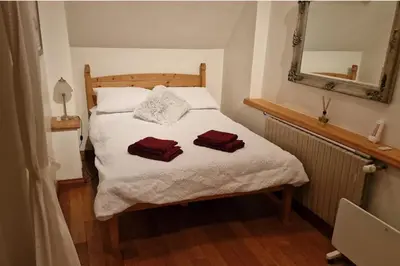 Un ou plusieurs lits dans un hébergement de l'établissement 3 Bed Cottage Sleeps 6 - Enclosed Patio -Fireplace