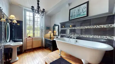 Salle de bains dans l'établissement La Clef Decamp Duckerie 55 pers 5 Gîtes jacuzzi, 15min Mer