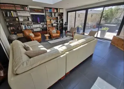 Coin salon dans l'établissement Appartement charmant et élégant de centre ville