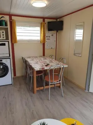 Cuisine ou kitchenette dans l'établissement Gite proche Mont St Michel, Spa privatif en option ,St Malo
