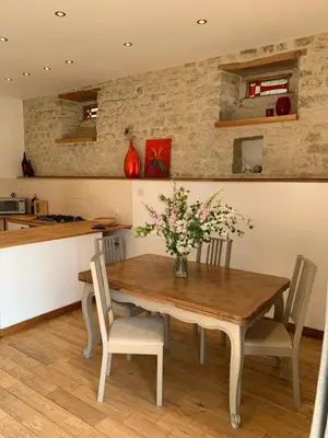 Cuisine ou kitchenette dans l'établissement Le Pressoir de la Vieville, Gite Moliere