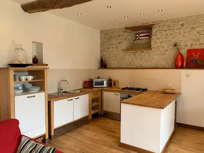 Cuisine ou kitchenette dans l'établissement Le Pressoir de la Vieville, Gite Moliere