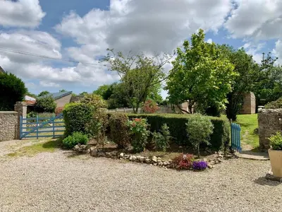 Jardin de l'établissement Chambre de Ninon - Le Refuge des Parachutistes - en bordure du marais