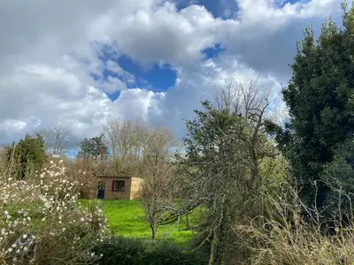 Jardin de l'établissement Chambre de Rose - Le Refuge des Parachutistes - en bordure du marais