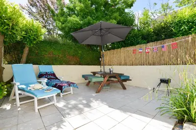 Jardin de l'établissement L'Escapade de Creully - Appt 2p avec grande terrasse