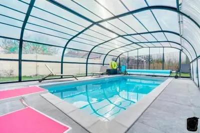 Piscine de l'établissement Villa confortable à Ranville, piscine privée ou située à proximité