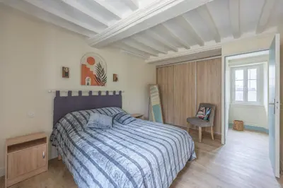 Un ou plusieurs lits dans un hébergement de l'établissement Les Colibris maison en centre-ville