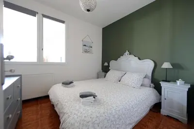 Un ou plusieurs lits dans un hébergement de l'établissement Appartement les hirondelles