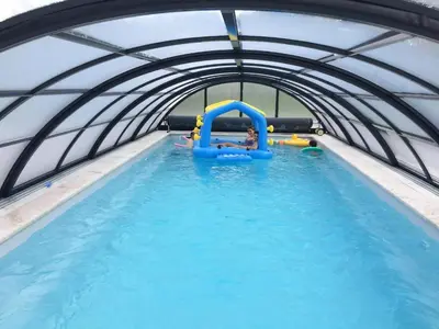 Piscine de l'établissement Maison charmante à Saint-Martin-des-Entrées ou située à proximité