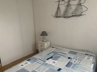 Un ou plusieurs lits dans un hébergement de l'établissement Appartement lumineux à 50m de la plage de Cabourg, balcon, parking gratuit, 4 pers. - FR-1-465-119