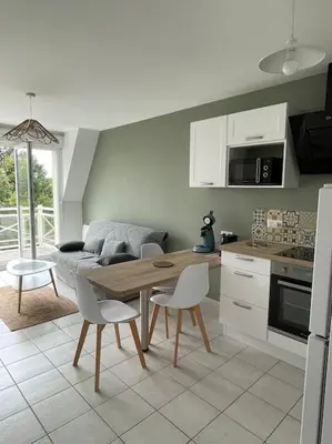 Cuisine ou kitchenette dans l'établissement Les Belles Rives T2 avec balcon ensoleillé