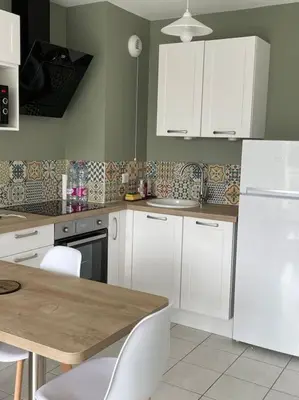 Cuisine ou kitchenette dans l'établissement Les Belles Rives T2 avec balcon ensoleillé