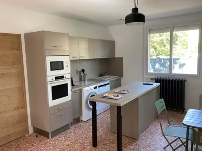 Cuisine ou kitchenette dans l'établissement Villa très proche de la plage