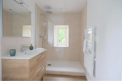 Salle de bains dans l'établissement Chambres d'hôtes & Gîtes - Domaine Les Sources
