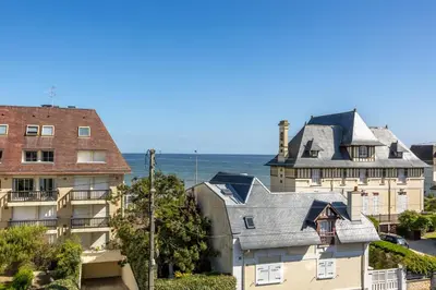 Vue générale sur la mer ou vue sur la mer prise depuis l'appartement