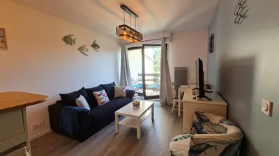 Coin salon dans l'établissement Appartement lumineux dans résidence calme et arborée