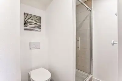 Salle de bains dans l'établissement Bel Appartement Cabourg