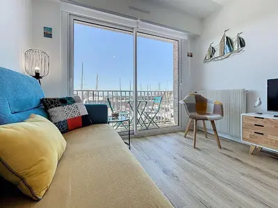 Télévision ou salle de divertissement dans l'établissement Appartement cosy avec balcon, port de Granville, 2 pers. - FR-1-361-550