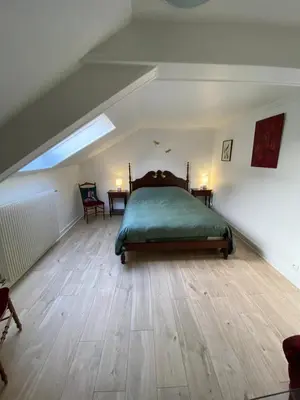 Un ou plusieurs lits dans un hébergement de l'établissement Appartement duplex Luc sur Mer, en face de la plage