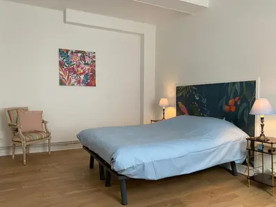 Un ou plusieurs lits dans un hébergement de l'établissement Appartement duplex Luc sur Mer, en face de la plage