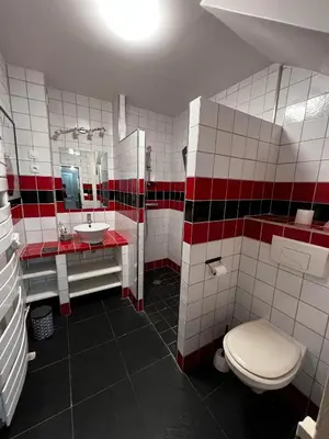 Salle de bains dans l'établissement Charmante Maison
