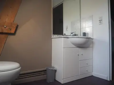 Salle de bains dans l'établissement Gite de la petite maison
