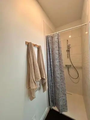 Salle de bains dans l'établissement Maison Privée, Calme, parking, Jardin