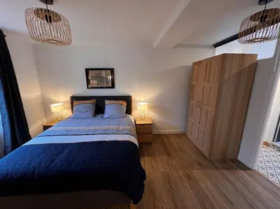 Un ou plusieurs lits dans un hébergement de l'établissement Grand Studio Ceo Bauer, en plein centre de Sainte-Mère-Eglise pour 2 pers