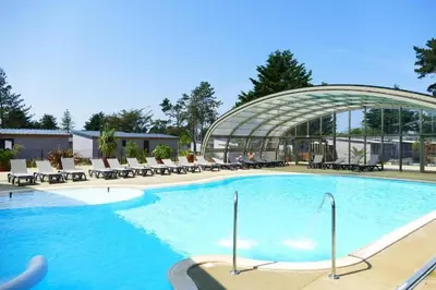 Piscine de l'établissement Cottage 4-6 pers-piscine chauffée-150m plage ou située à proximité