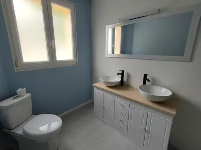 Salle de bains dans l'établissement Maison familiale Cherbourg-ping pong-baby foot