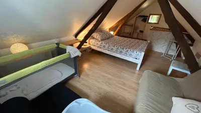 Un ou plusieurs lits dans un hébergement de l'établissement Maisonnette calme