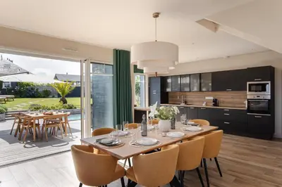 Cuisine ou kitchenette dans l'établissement Home by the Sea - Maison Cancale proche de la mer