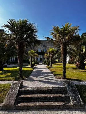 Jardin de l'établissement Le conquérant - chambres meublées - Barfleur