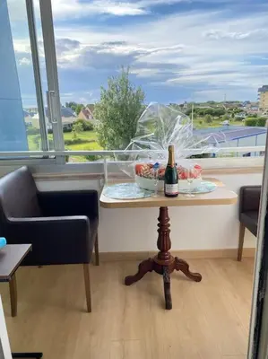 Balcon ou terrasse dans l'établissement Studio avec loggia, classé 2 étoiles, situé sur le port