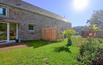Jardin de l'établissement 2 Bedroom Stunning Home In La Pernelle