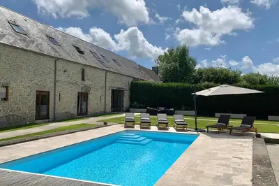 Piscine de l'établissement Le Pressoir de la Vieville, Gite Renoir ou située à proximité