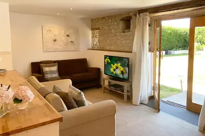 Télévision ou salle de divertissement dans l'établissement Le Pressoir de la Vieville, Gite Renoir