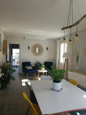Coin salon dans l'établissement Maison de pêcheur à 150 m de la mer avec jacuzzi