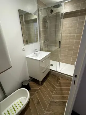 Salle de bains dans l'établissement Au cœur de Port
