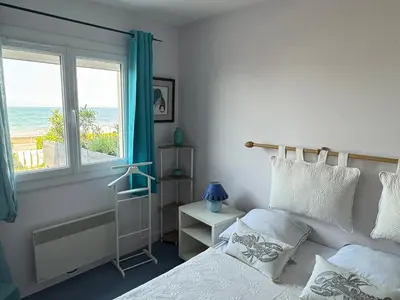 Un ou plusieurs lits dans un hébergement de l'établissement Cabourg, Appartement 3* en Bord de Mer, Accès Direct Plage, Parking - FR-1-487-371