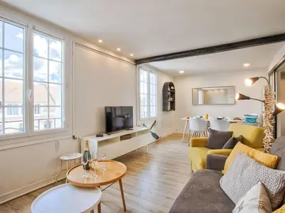 Télévision ou salle de divertissement dans l'établissement Cocon lumineux pour 4 personnes à 200m de la plage - Merville Franceville - FR-1-788-18
